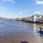1 Bed In Oc-91995 *
